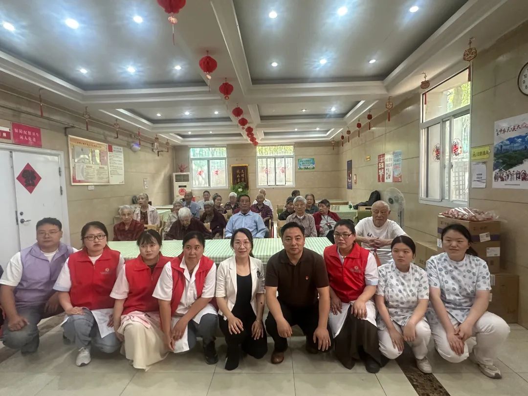 “粽香传情 乐享银龄”—im电竞开展端午节关爱长者活动